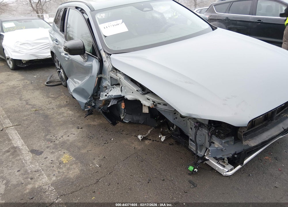 2024 VOLVO XC60 B5 PLUS DARK THEME VIN: YV4L12RL4R1739430