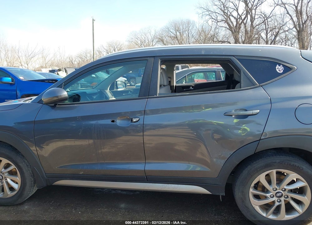 2017 HYUNDAI TUCSON SE VIN: KM8J3CA49HU385217