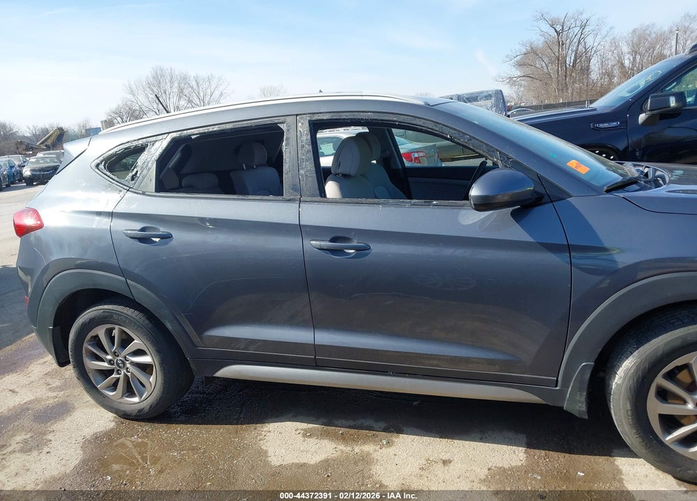 2017 HYUNDAI TUCSON SE VIN: KM8J3CA49HU385217