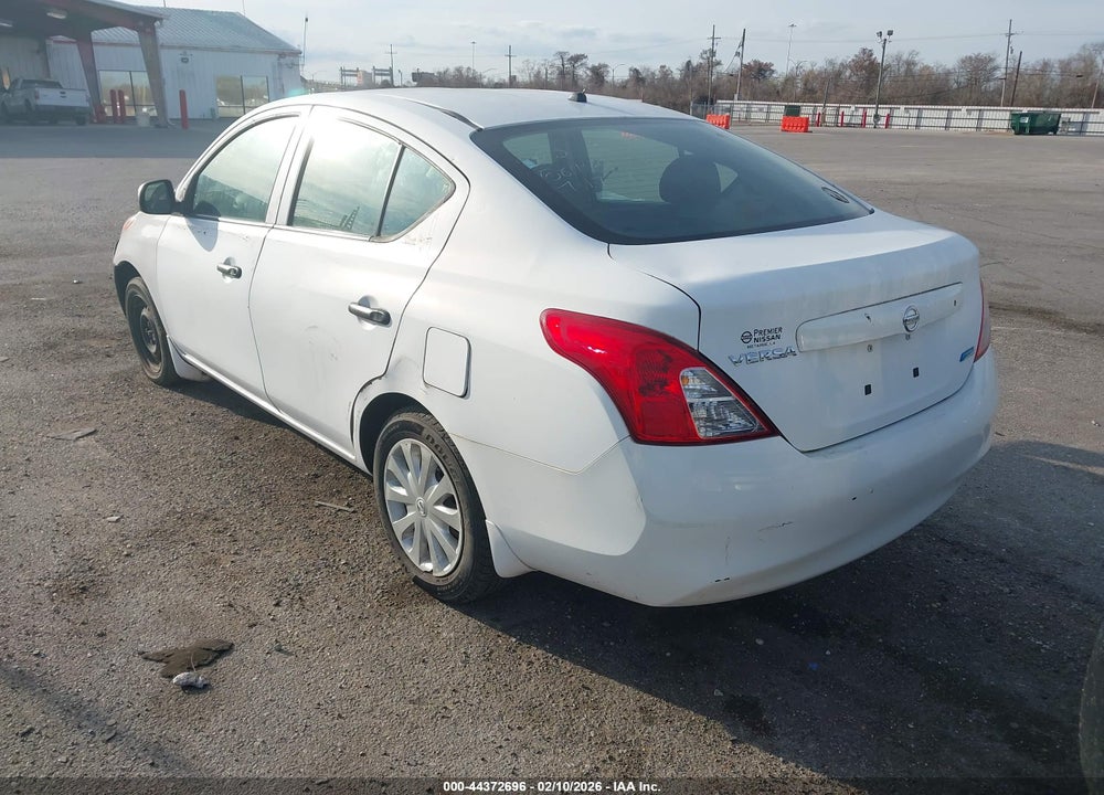 2013 NISSAN VERSA 1.6 S VIN: 3N1CN7APXDL819077
