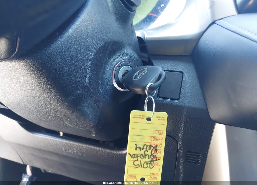 2015 TOYOTA RAV4 XLE VIN: 2T3RFREV8FW303059
