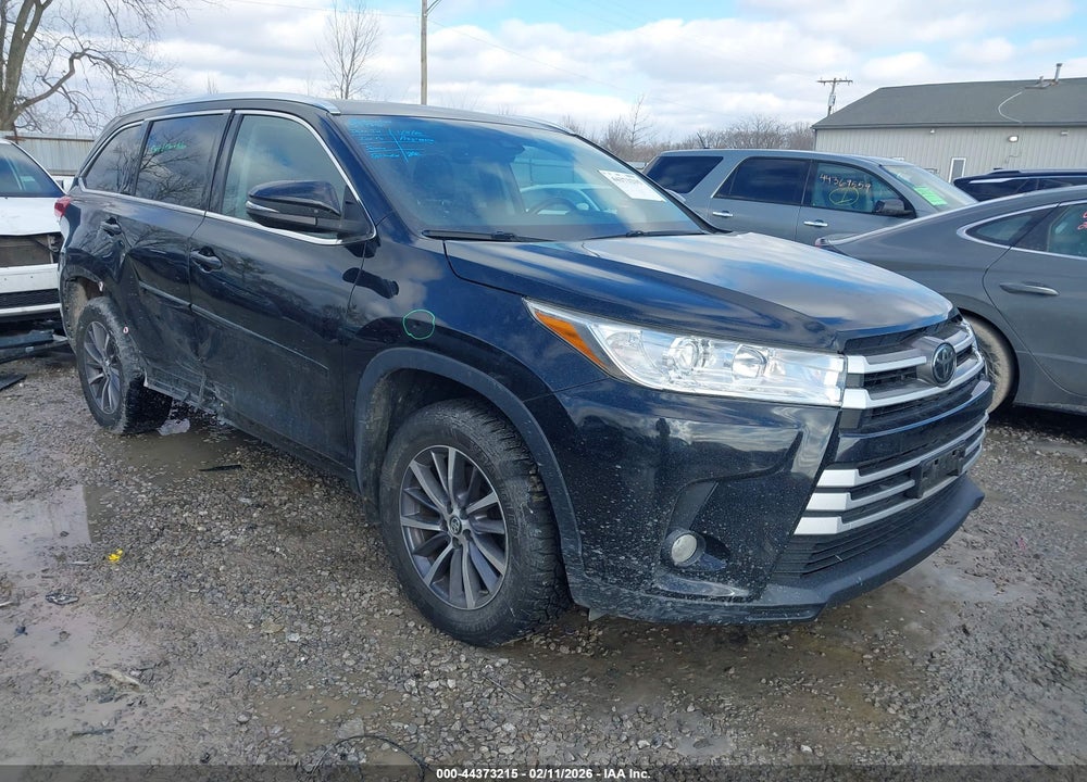 2018 TOYOTA HIGHLANDER XLE VIN: 5TDJZRFH0JS836885