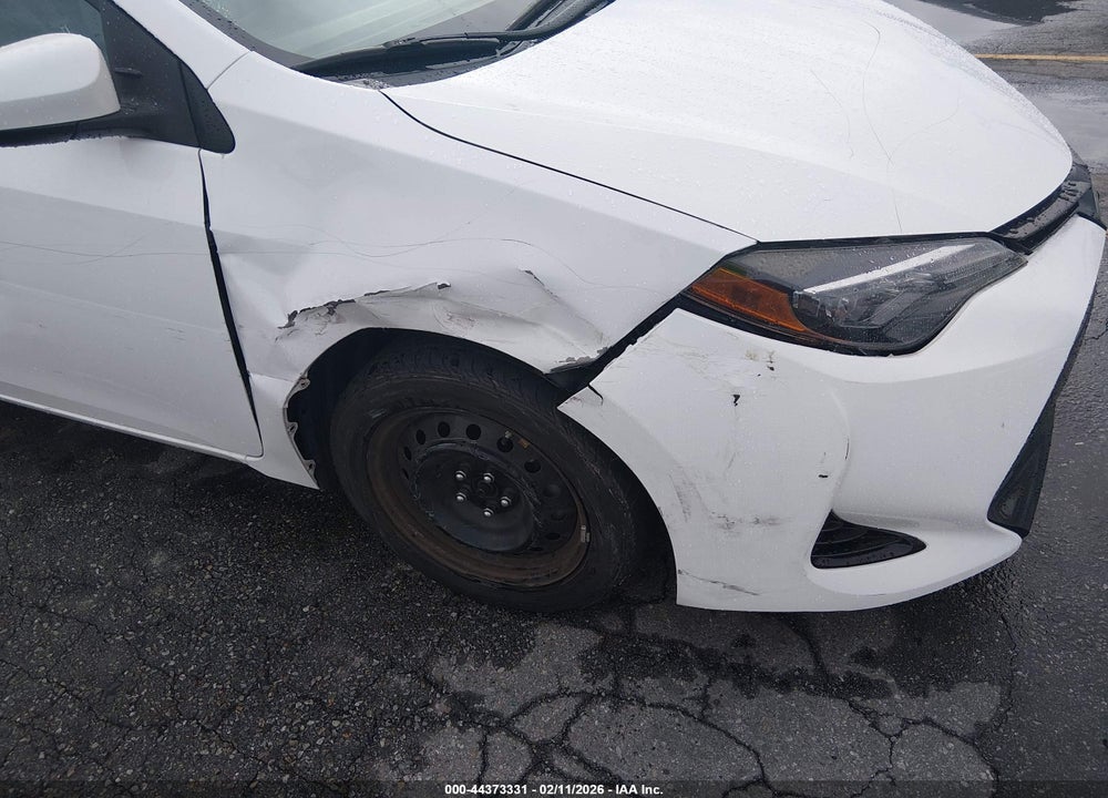2018 TOYOTA COROLLA LE VIN: 5YFBURHE4JP796051