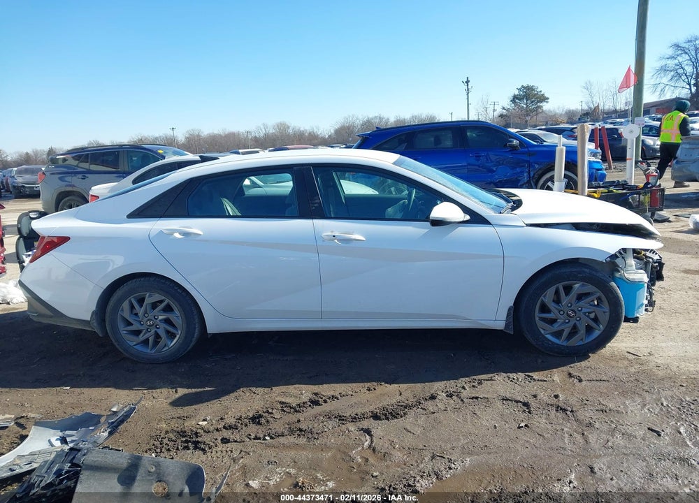 2024 HYUNDAI ELANTRA SEL VIN: KMHLM4DG9RU768805