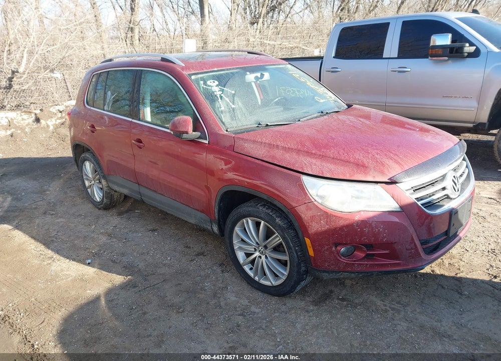 2011 VOLKSWAGEN TIGUAN SE VIN: WVGAV7AX5BW000923
