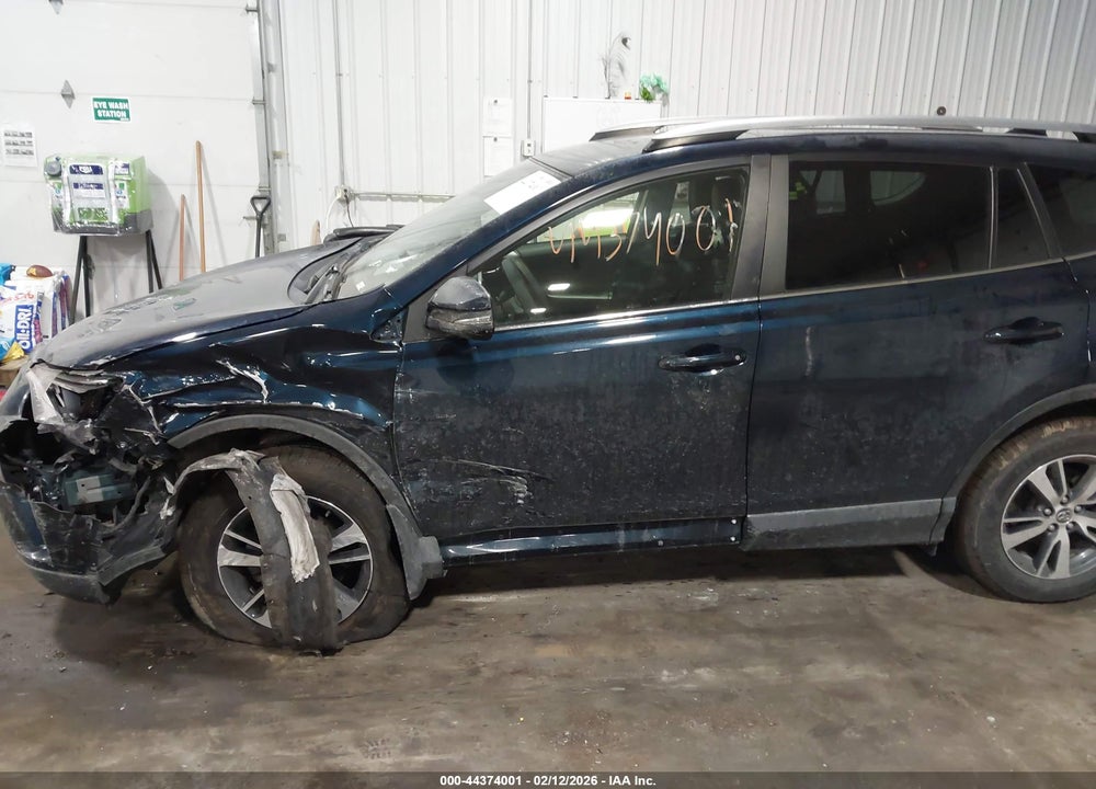 2017 TOYOTA RAV4 XLE VIN: JTMRFREVXHJ706137