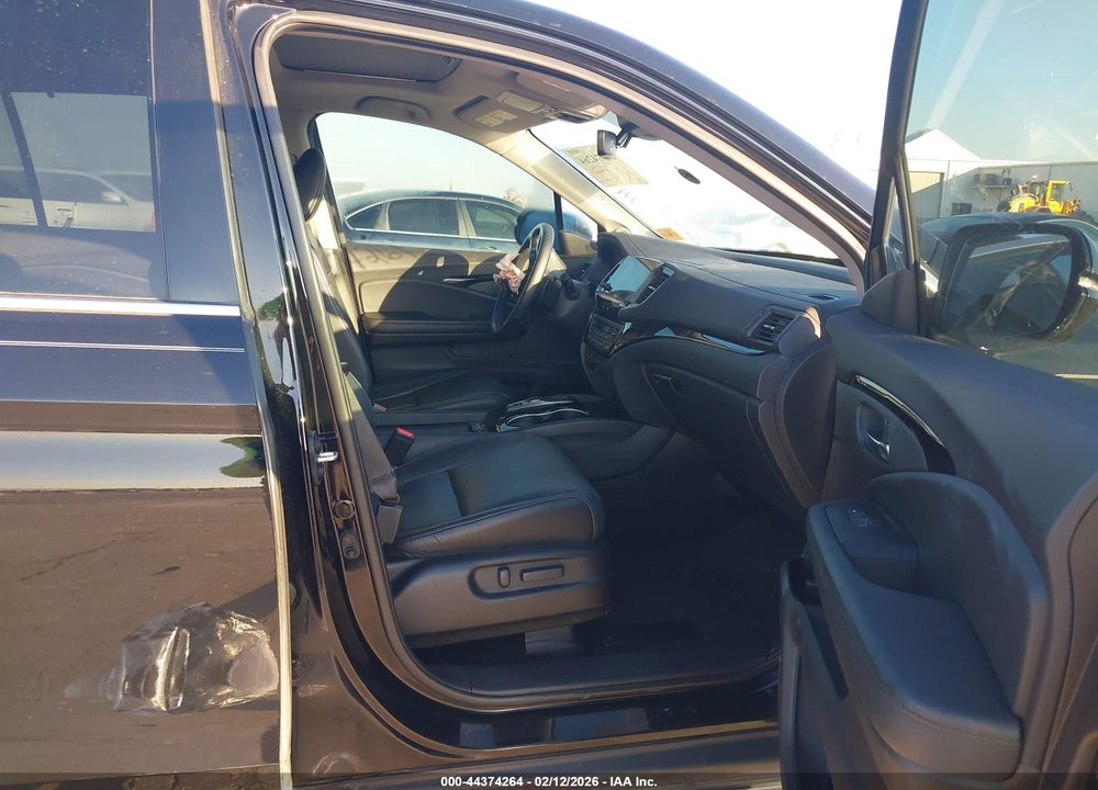 2021 HONDA PILOT 2WD TOURING 7 PASSENGER VIN: 5FNYF5H68MB017336