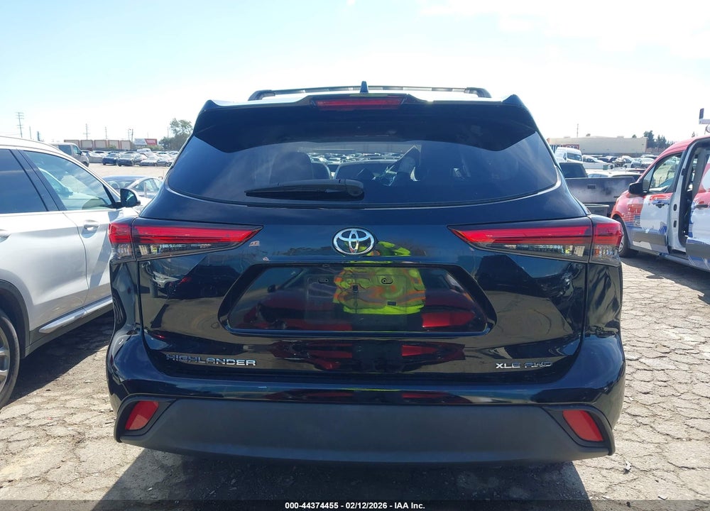 2021 TOYOTA HIGHLANDER XLE VIN: 5TDHZRBH1MS535356