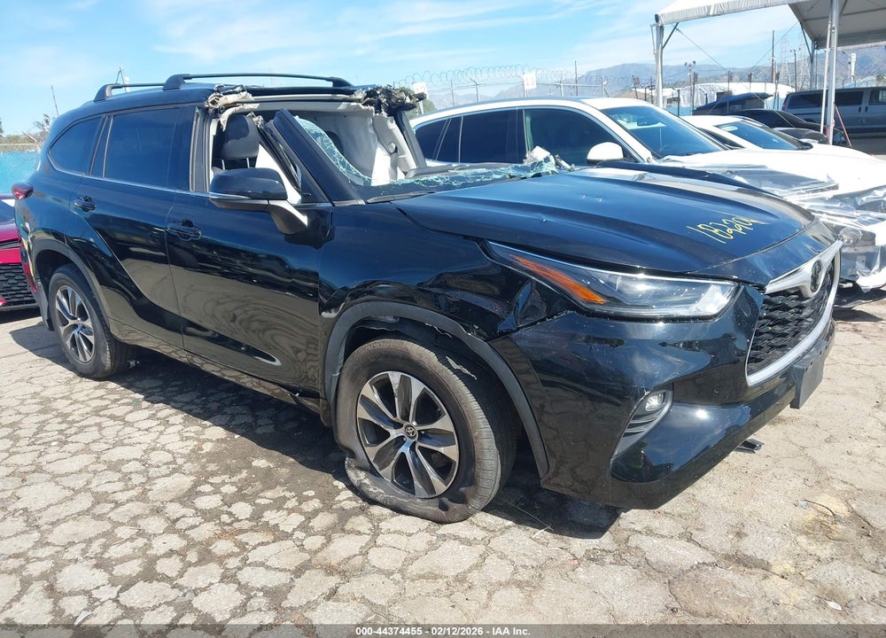 2021 TOYOTA HIGHLANDER XLE VIN: 5TDHZRBH1MS535356