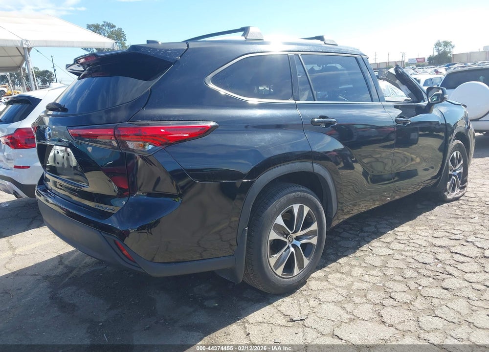 2021 TOYOTA HIGHLANDER XLE VIN: 5TDHZRBH1MS535356