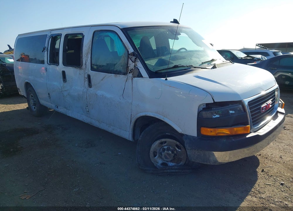 2025 GMC SAVANA PASSENGER RWD 3500 EXTENDED WHEELBASE LT VIN: 1GJZ7PF77S1102742