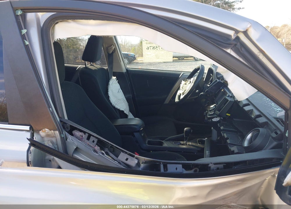 2018 TOYOTA RAV4 LE VIN: 2T3BFREV8JW760979