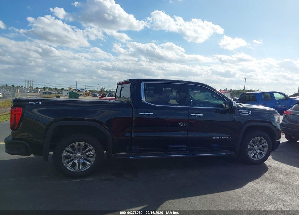 2022 GMC SIERRA 1500 4WD  SHORT BOX DENALI VIN: 1GTUUGET9NZ550799