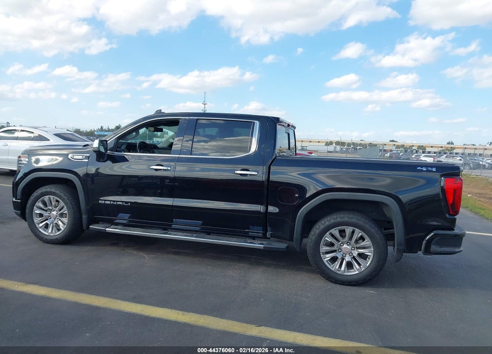 2022 GMC SIERRA 1500 4WD  SHORT BOX DENALI VIN: 1GTUUGET9NZ550799