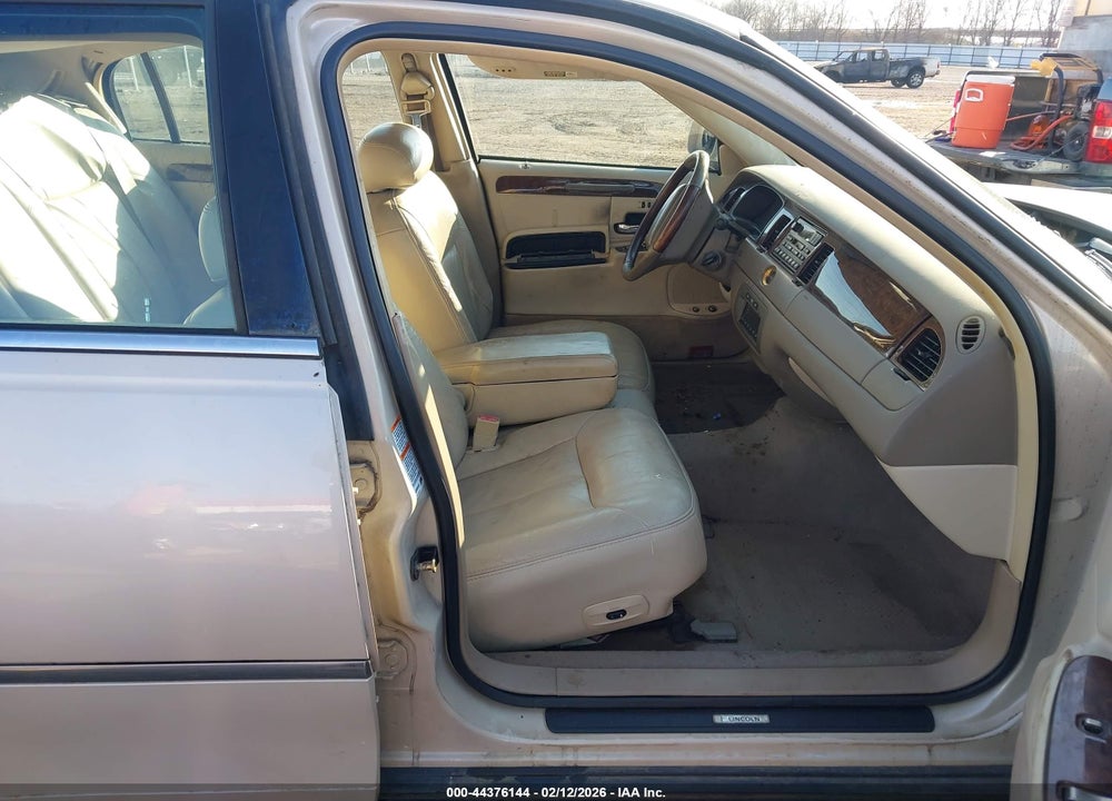 2001 LINCOLN TOWN CAR CARTIER VIN: 1LNHM83W81Y706833