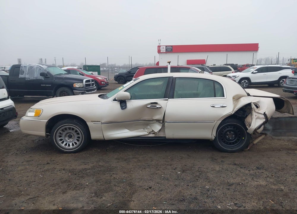 2001 LINCOLN TOWN CAR CARTIER VIN: 1LNHM83W81Y706833