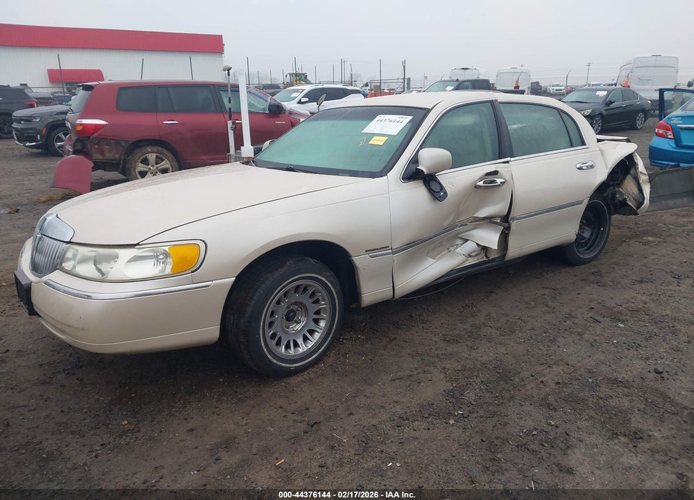 2001 LINCOLN TOWN CAR CARTIER VIN: 1LNHM83W81Y706833
