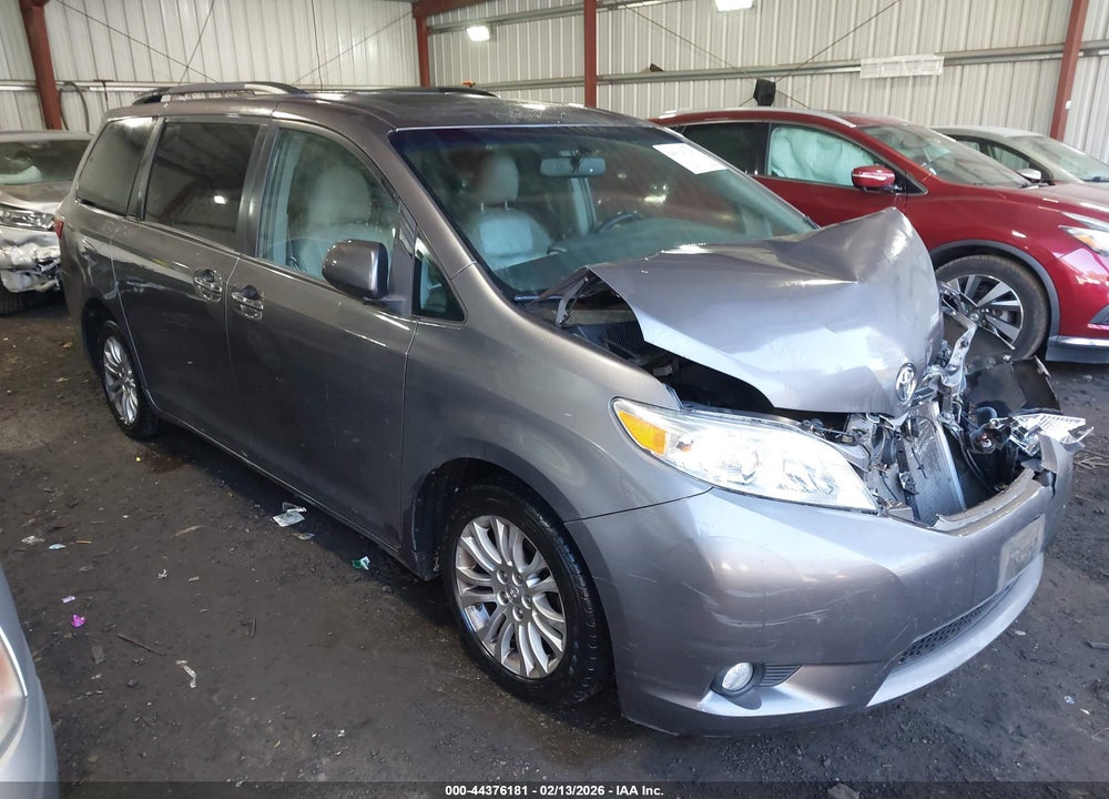 2015 TOYOTA SIENNA XLE 8 PASSENGER VIN: 5TDYK3DC0FS645224