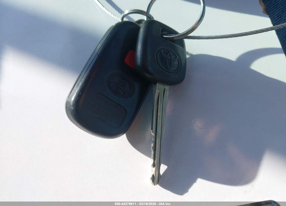 2003 TOYOTA CAMRY LE VIN: 4T1BE32KX3U733353