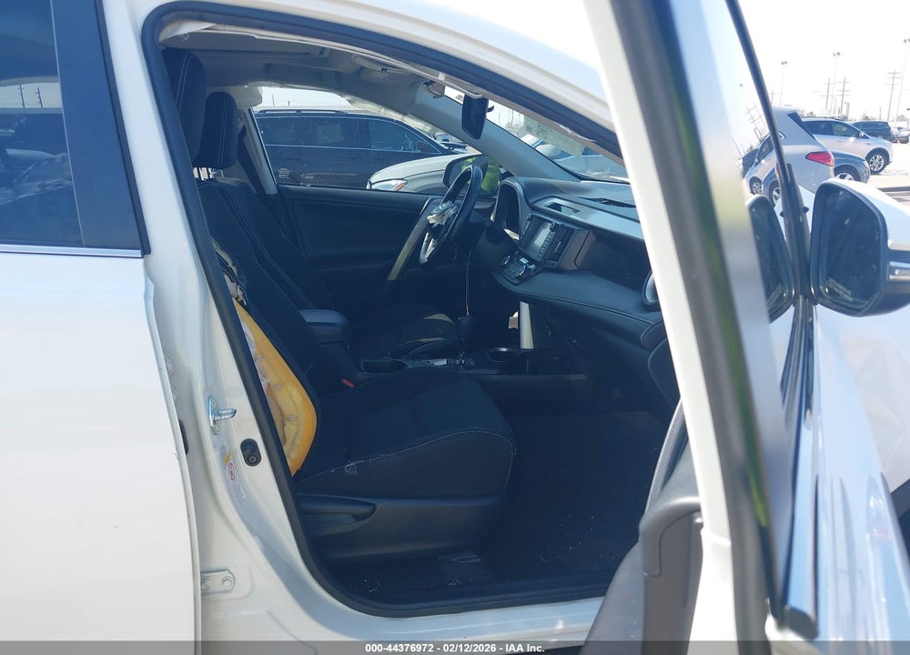 2018 TOYOTA RAV4 XLE VIN: JTMWFREV1JJ207154
