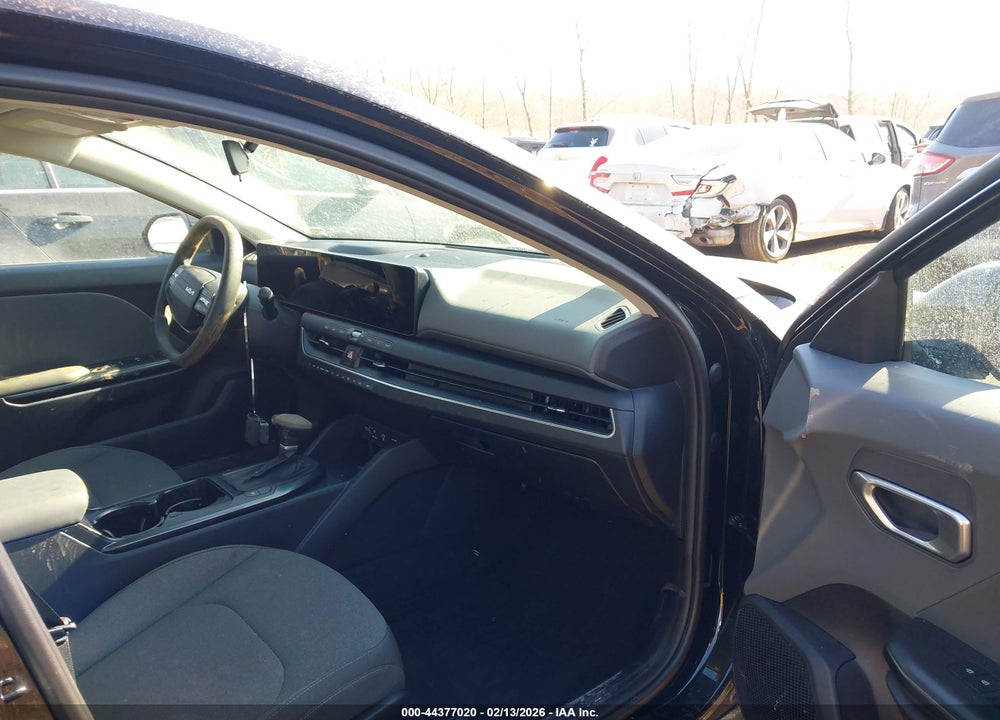 2025 KIA K4 LXS VIN: 3KPFT4DE8SE194687