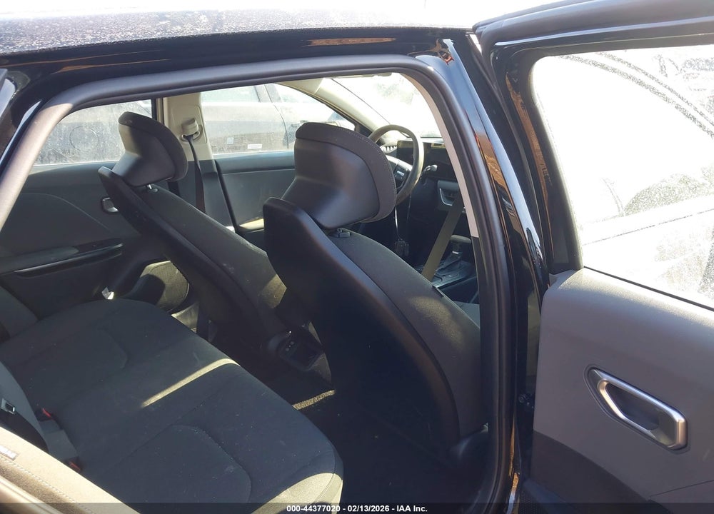 2025 KIA K4 LXS VIN: 3KPFT4DE8SE194687