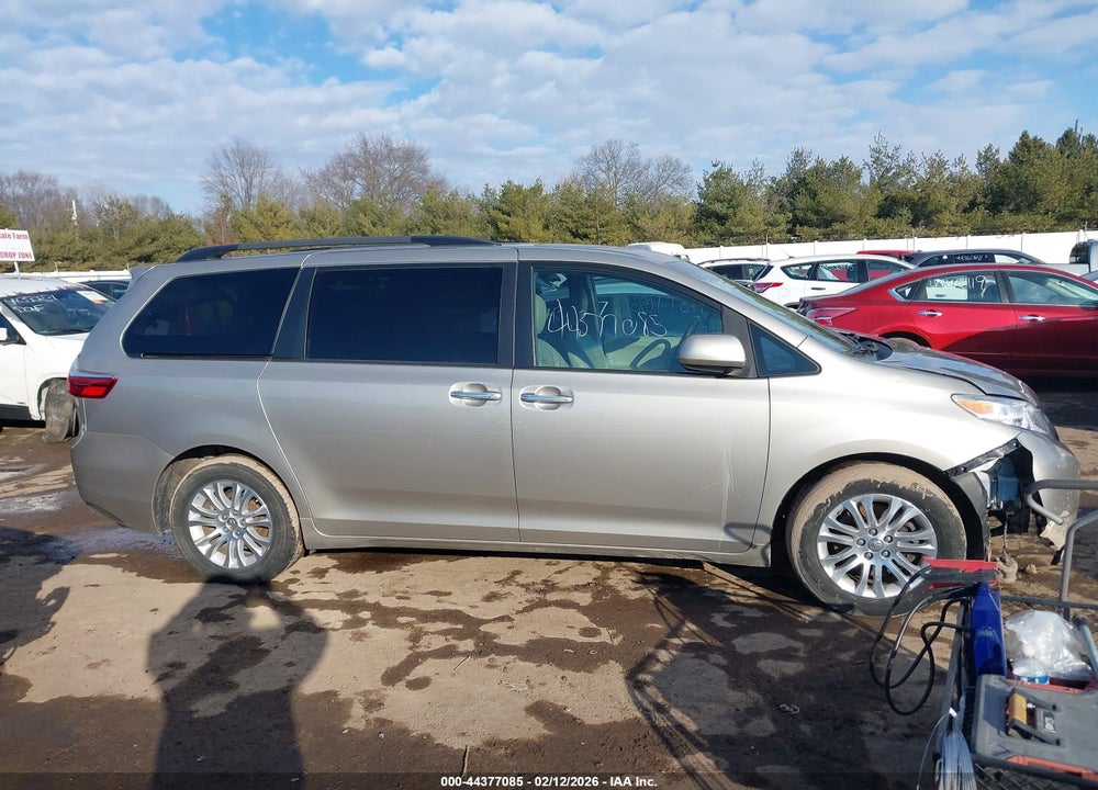 2015 TOYOTA SIENNA XLE 8 PASSENGER VIN: 5TDYK3DC2FS638694