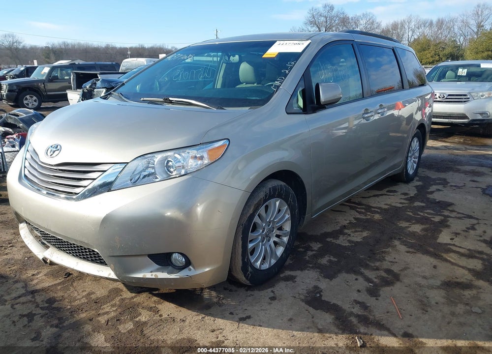 2015 TOYOTA SIENNA XLE 8 PASSENGER VIN: 5TDYK3DC2FS638694