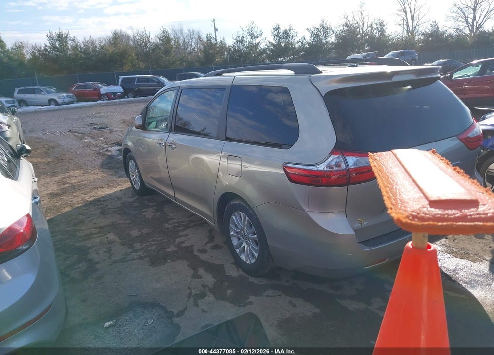 2015 TOYOTA SIENNA XLE 8 PASSENGER VIN: 5TDYK3DC2FS638694