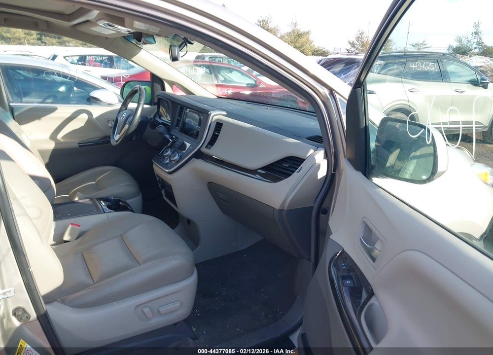 2015 TOYOTA SIENNA XLE 8 PASSENGER VIN: 5TDYK3DC2FS638694