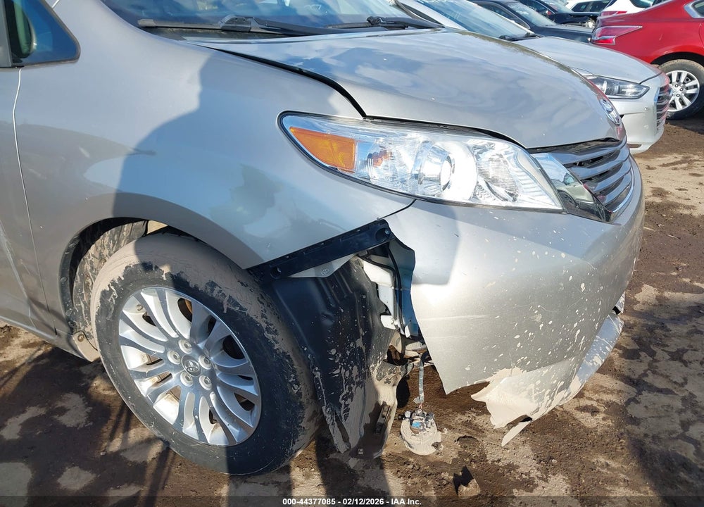 2015 TOYOTA SIENNA XLE 8 PASSENGER VIN: 5TDYK3DC2FS638694