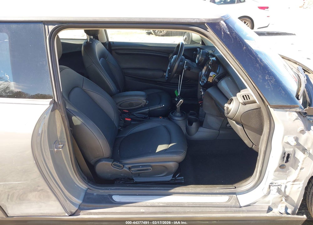 2020 MINI HARDTOP COOPER VIN: WMWXR3C00L2M11938