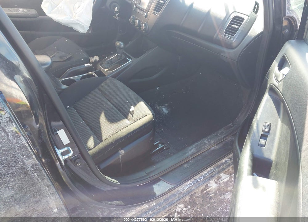2018 KIA FORTE LX VIN: 3KPFK4A71JE280589