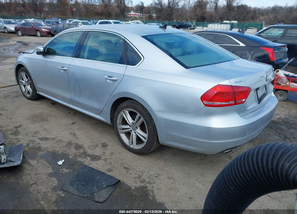 2015 VOLKSWAGEN PASSAT 2.0L TDI SE VIN: 1VWBV7A38FC090286