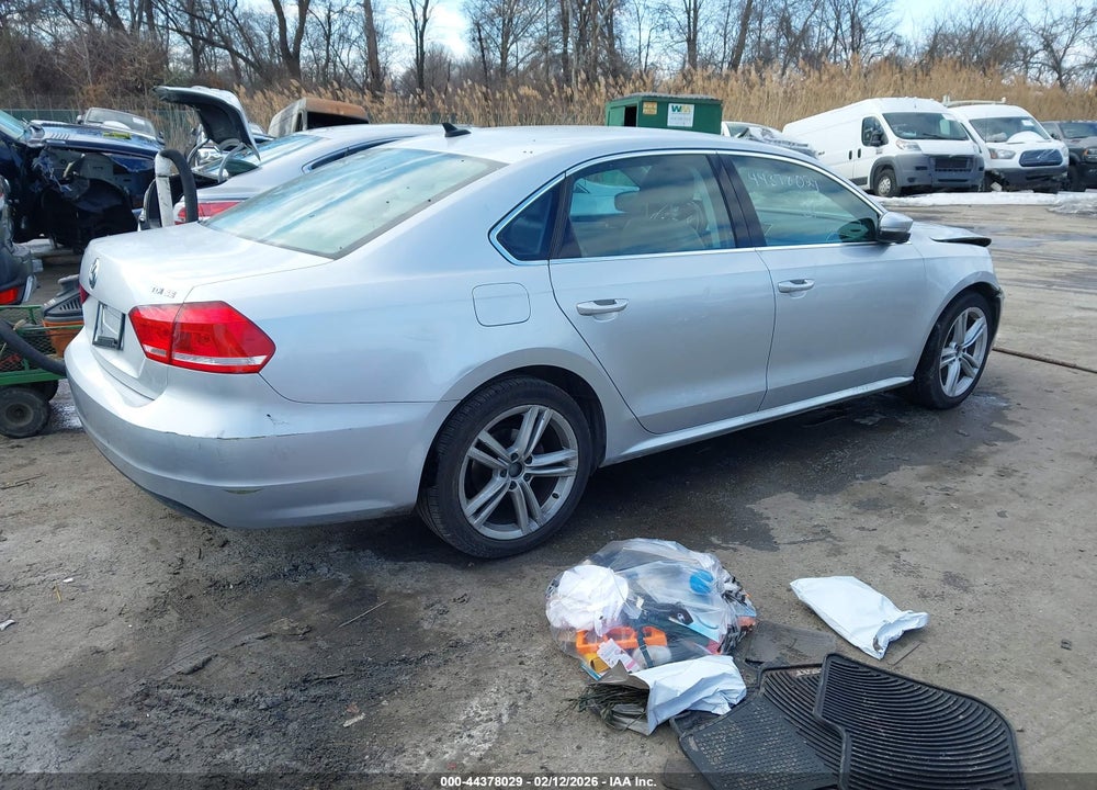 2015 VOLKSWAGEN PASSAT 2.0L TDI SE VIN: 1VWBV7A38FC090286