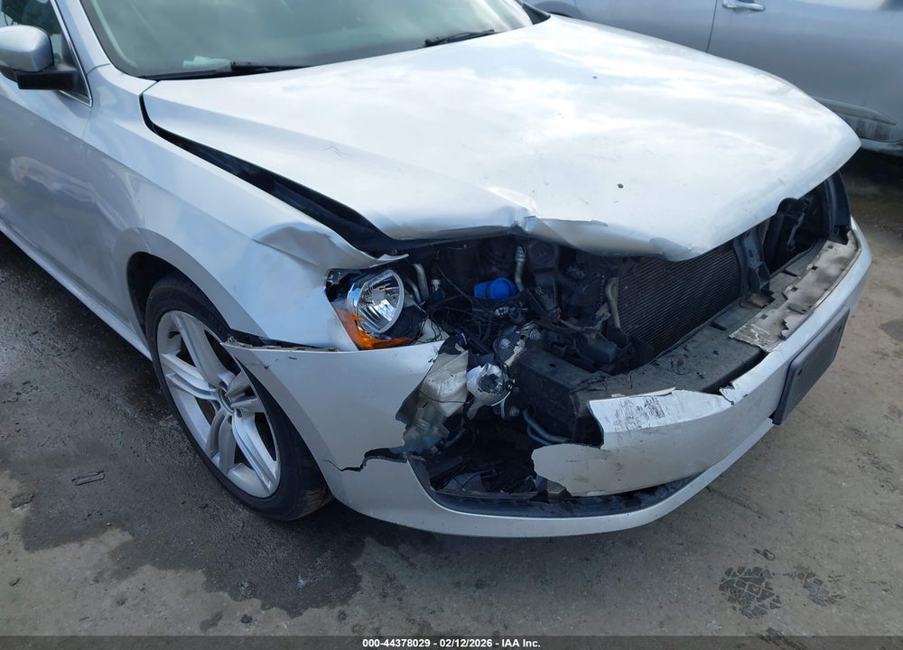 2015 VOLKSWAGEN PASSAT 2.0L TDI SE VIN: 1VWBV7A38FC090286