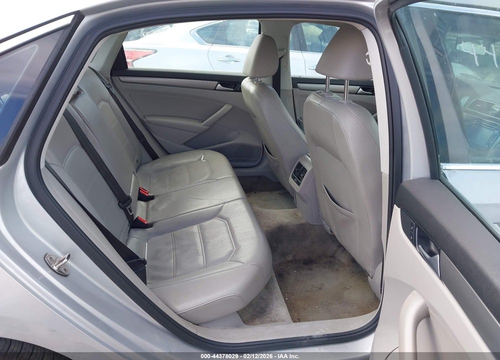 2015 VOLKSWAGEN PASSAT 2.0L TDI SE VIN: 1VWBV7A38FC090286