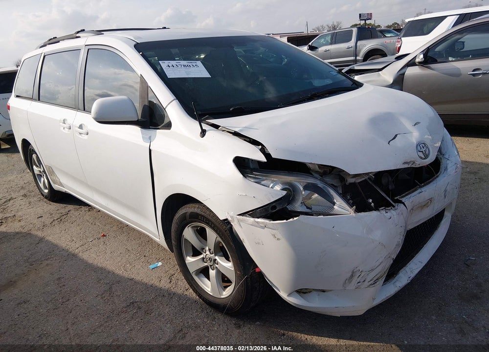 2014 TOYOTA SIENNA LE V6 8 PASSENGER VIN: 5TDKK3DC7ES415264