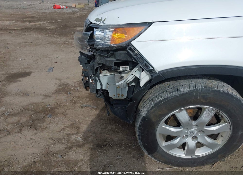 2011 KIA SORENTO LX VIN: 5XYKTCA15BG004289