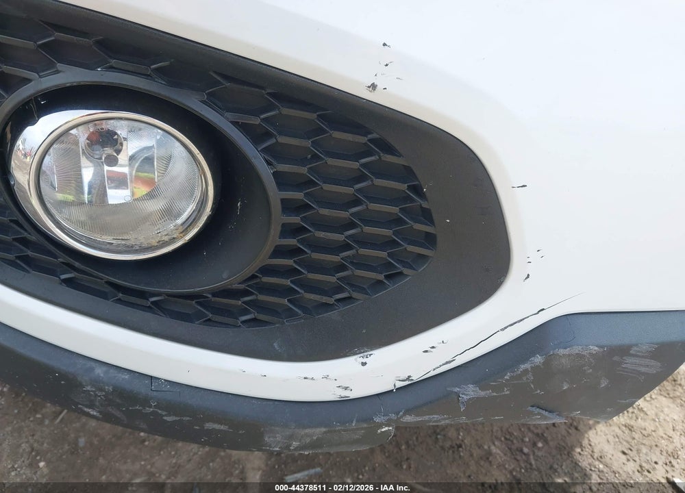 2011 KIA SORENTO LX VIN: 5XYKTCA15BG004289