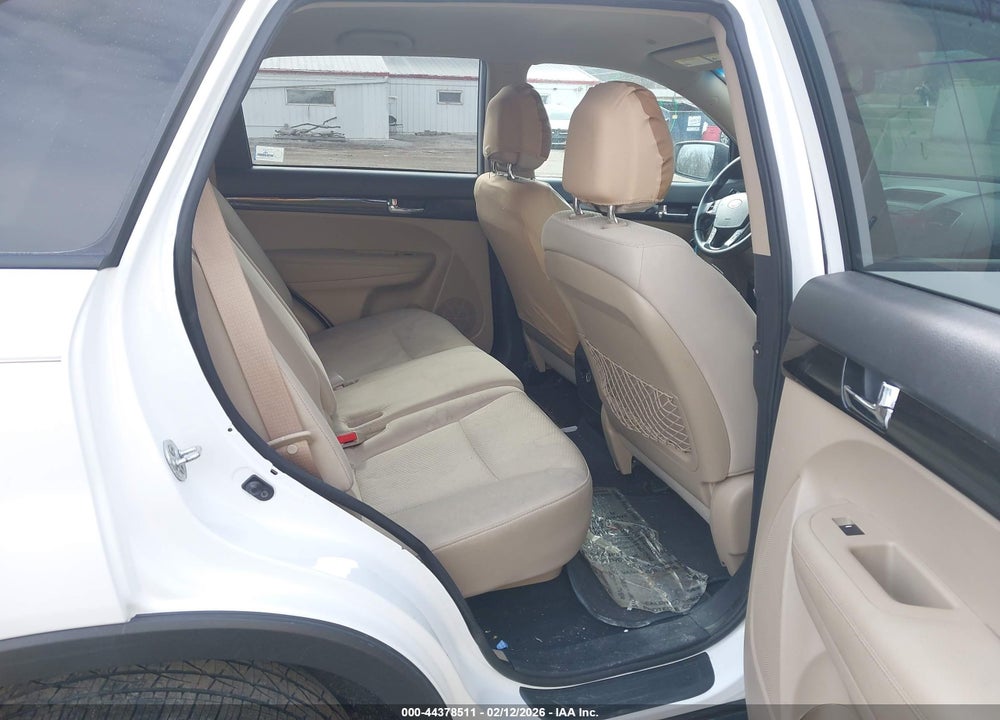 2011 KIA SORENTO LX VIN: 5XYKTCA15BG004289