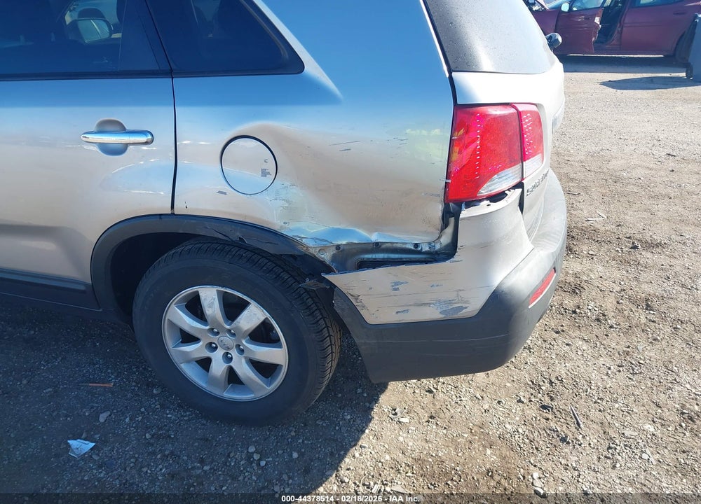 2013 KIA SORENTO LX VIN: 5XYKT3A14DG371705