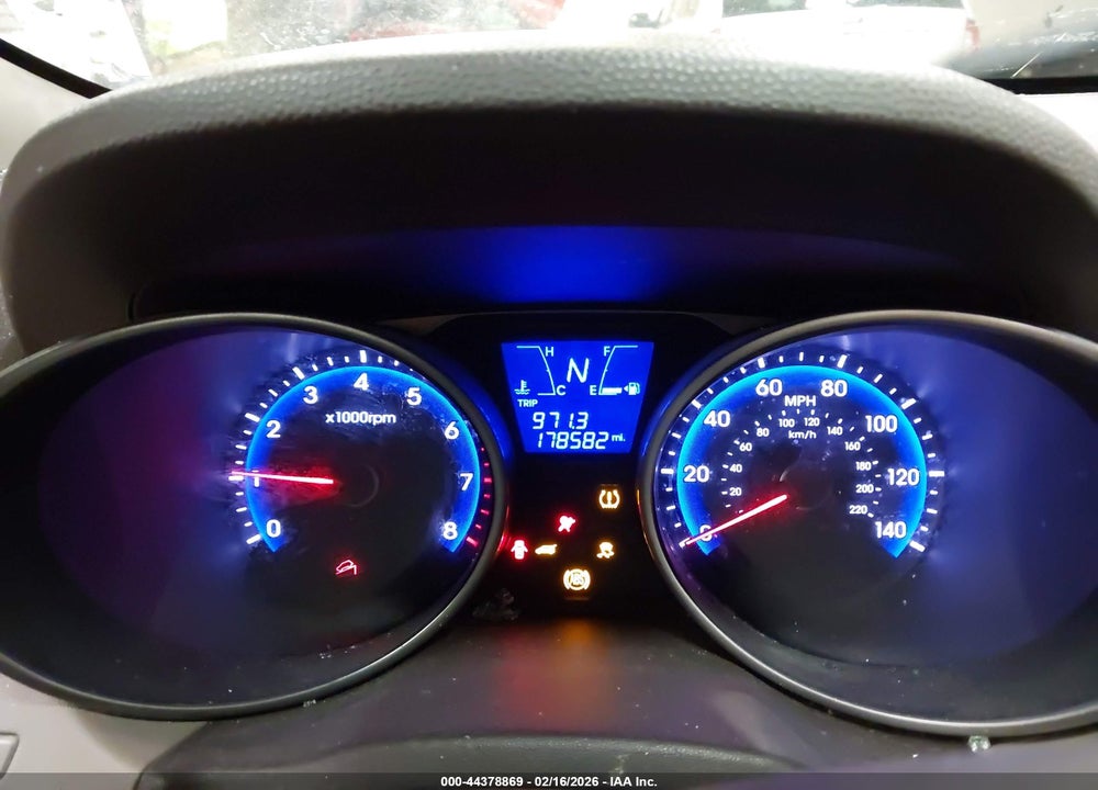 2011 HYUNDAI TUCSON GL VIN: KM8JT3AB9BU218295
