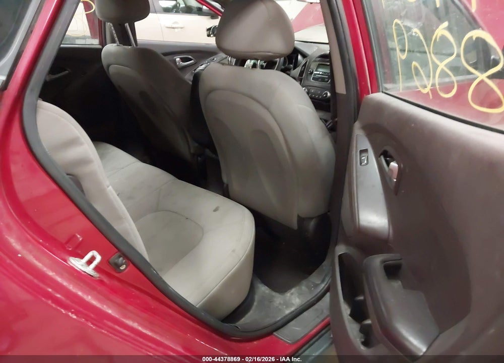 2011 HYUNDAI TUCSON GL VIN: KM8JT3AB9BU218295