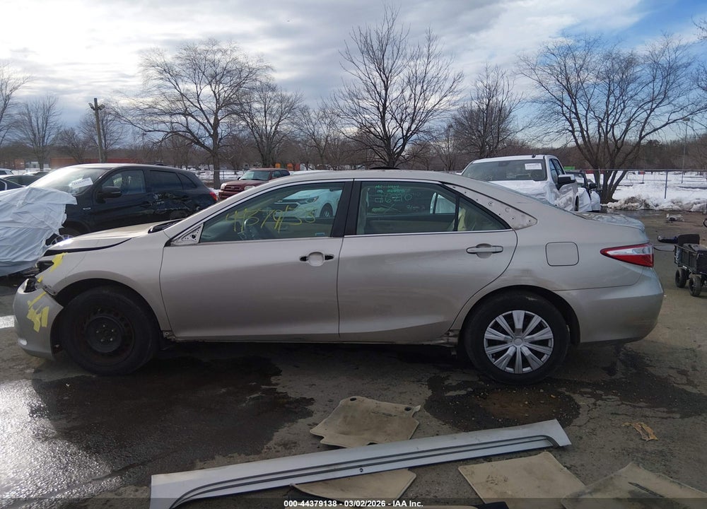 2015 TOYOTA CAMRY LE VIN: 4T4BF1FK7FR502075