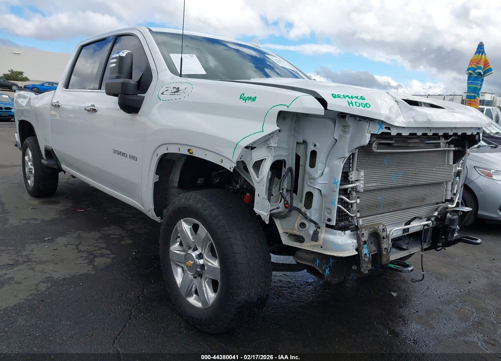 2021 CHEVROLET SILVERADO 3500HD 4WD  STANDARD BED LTZ VIN: 1GC4YUEYXMF208602