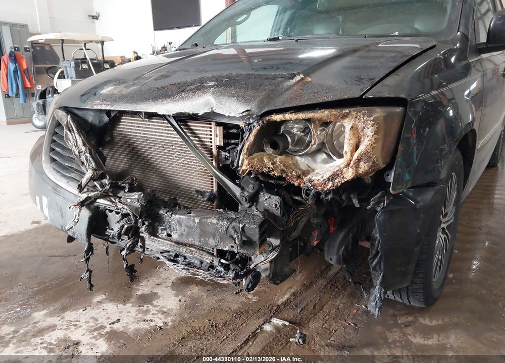 2014 CHRYSLER TOWN & COUNTRY S VIN: 2C4RC1HG3ER177953