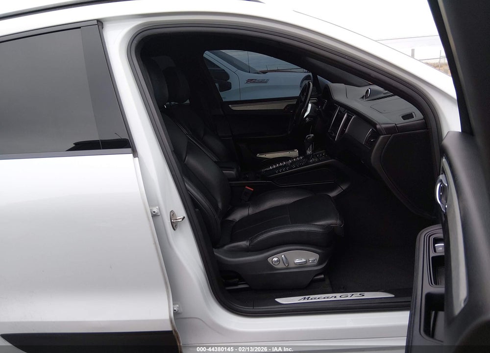 2018 PORSCHE MACAN GTS VIN: WP1AG2A58JLB60311