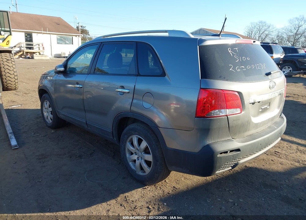 2013 KIA SORENTO LX VIN: 5XYKT3A63DG417911