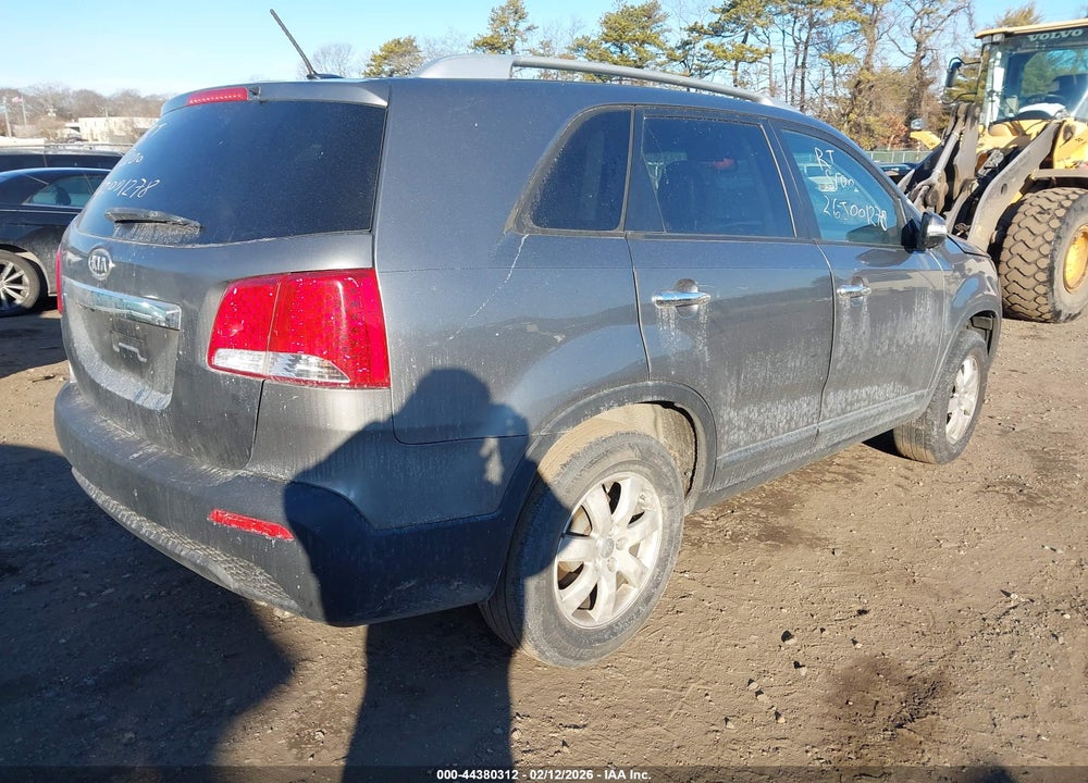2013 KIA SORENTO LX VIN: 5XYKT3A63DG417911